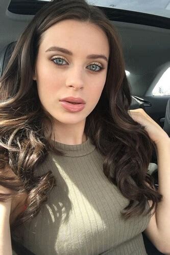 La vie fascinante de Lana Rhoades : Actrice & Influenceuse